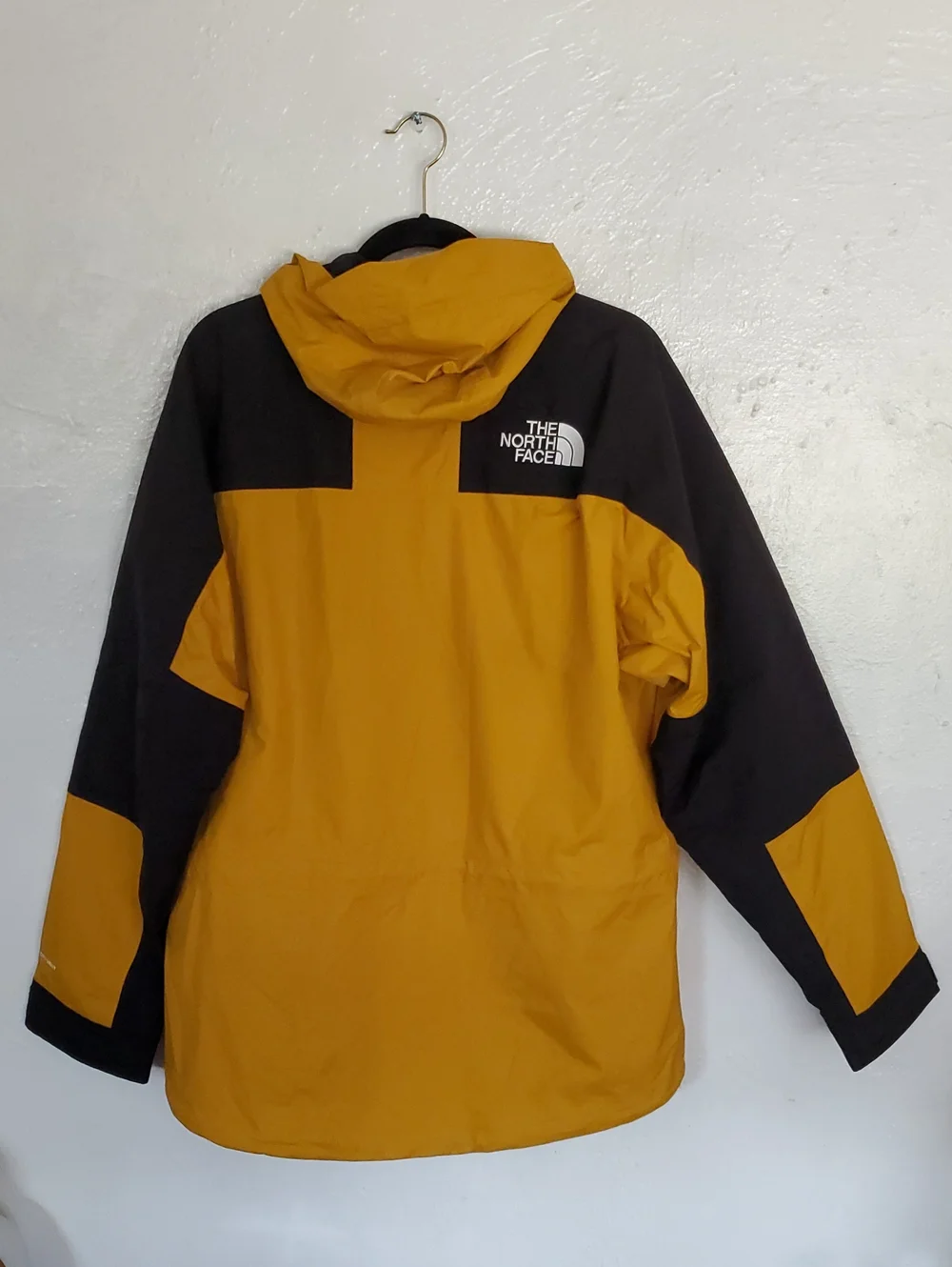 The North Face K2RM Dryvent  Hooded Raincoat In Yellow and Black Mens M